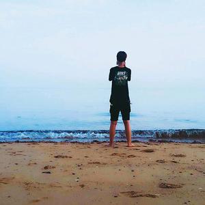 不断搬砖的齿科工头像