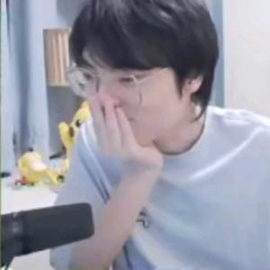 对方正在长头发头像