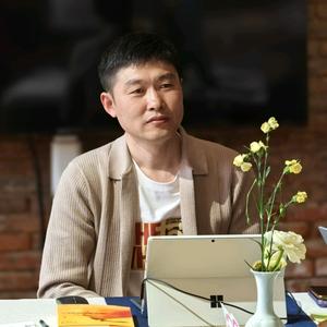 与辉同在头像