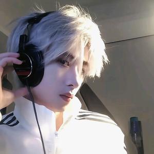 失眠的小天头像