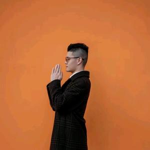 富婆画室大卡司头像