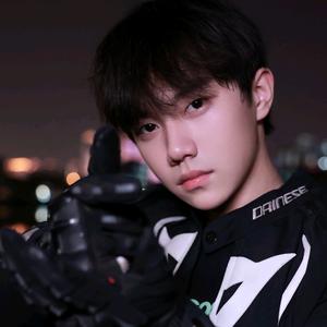 科技宅七仔头像