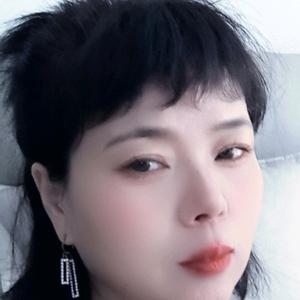 小爱，曳步舞头像