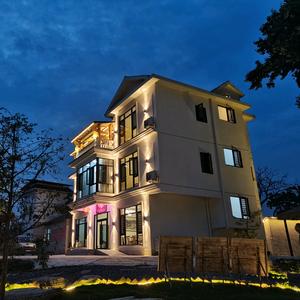 在凤凰古城熊猫苑旁经营农庄的大秀才头像