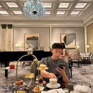 越哥｜男性情感形象改造（展示面旅拍📸）头像
