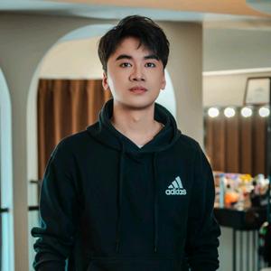 乔治老师讲论文头像