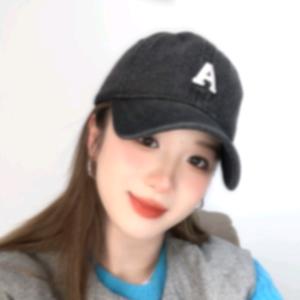 小雯在田间头像