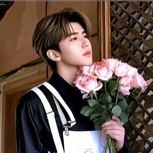 不梳中分（本科版）头像