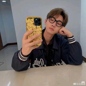 火泷果头像