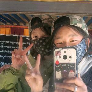 与月亮晚睡JL头像