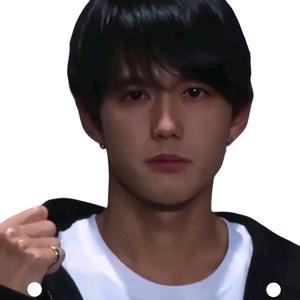 不会打球的小李🏸头像