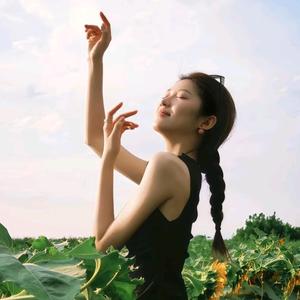 小月爱香水～头像