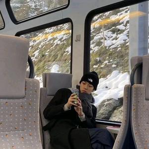 自律的潮男头像