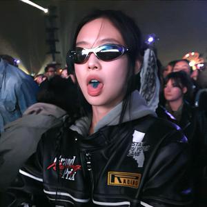 纯情大蟑螂头像