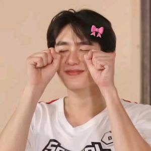 啵一口月亮（五搭快来）头像