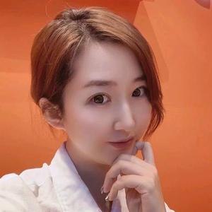 优贝篮球🏀佩奇老师头像