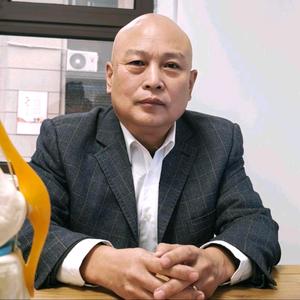 修胳膊腿的老张头像