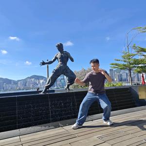 爱写字的闭某某头像