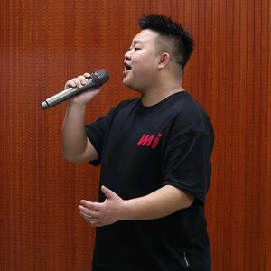 不会唱歌的小田同学🎤头像