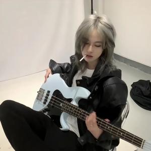 困困鱼::>_<::头像