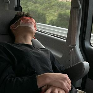 🌈等猫1640🌈头像