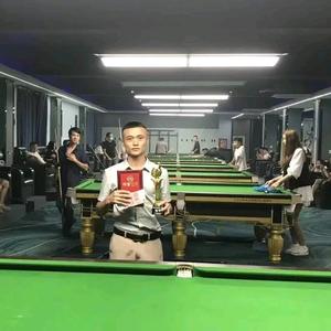 广南小西装头像