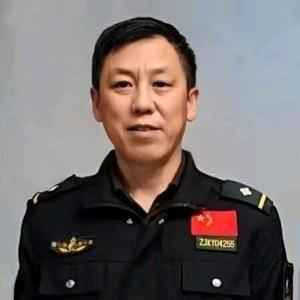 中检救援队梁队长头像