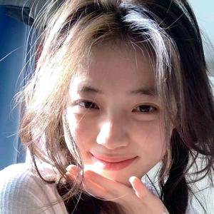 皮球抱滚滚头像