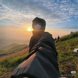 🏕川西小瑞头像