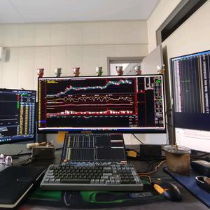 西边的山上有两头牛头像