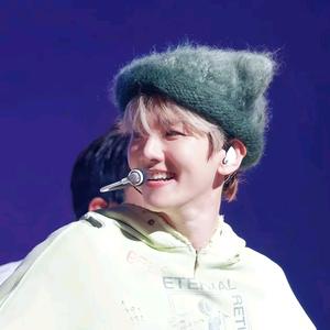 笨笨🐻´ㅅ`头像