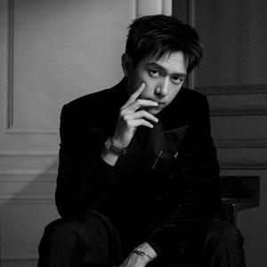 现在爱李-ing头像