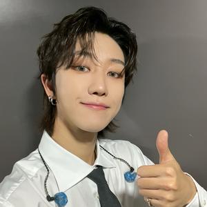 彩媚🐙🪵🐸🦋头像