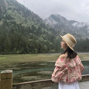 亮成圆黑山羊头像