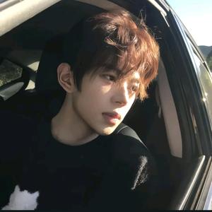 话不投机养乐多头像