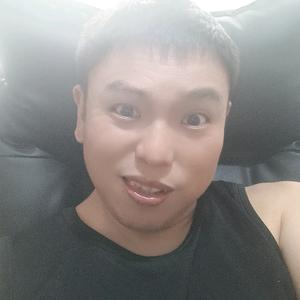 哲明哥头像