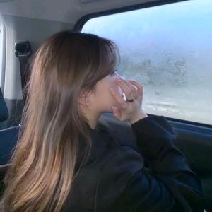 小沈有点困头像