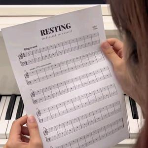 爱弹琴的火龙果头像