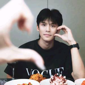 疯狂小杨弟头像