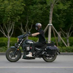 骑摩托的石头头像