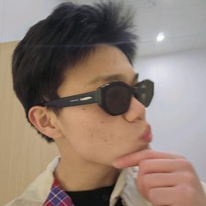 没有腹肌的志梵高头像