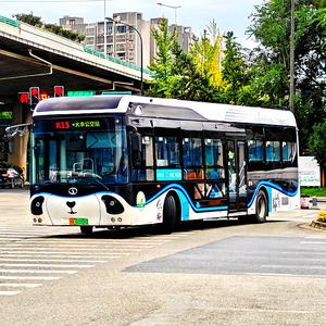 蜀都大道上飞驰的64路头像