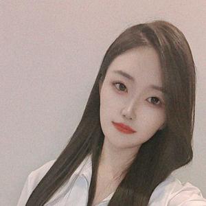 温暖忧伤10月份天秤头像