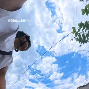 她开着邻居家的Toyota头像