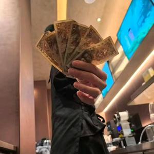 来杯热的冰水头像