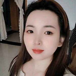 摆摊卖辣条的小姐姐头像