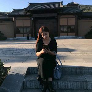 茨河卖服装的望空思月头像