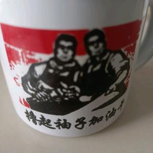 冰立《追剧》头像