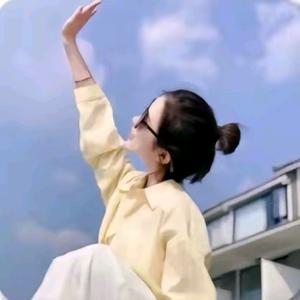 冰月星湖头像
