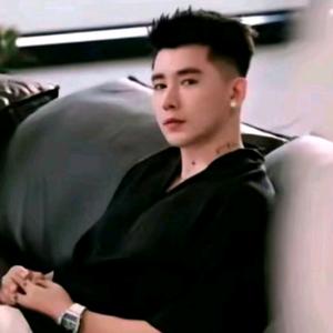 杨圣坤（私服穿搭）头像